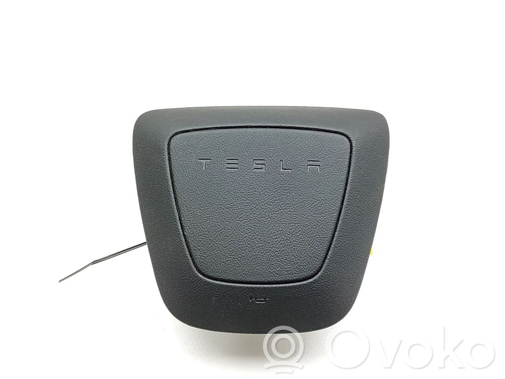 Tesla Model Y Juniper Airbag volan 