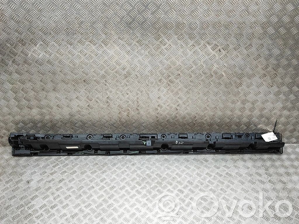 BMW X5 G05 Ślizg listwy progowej 