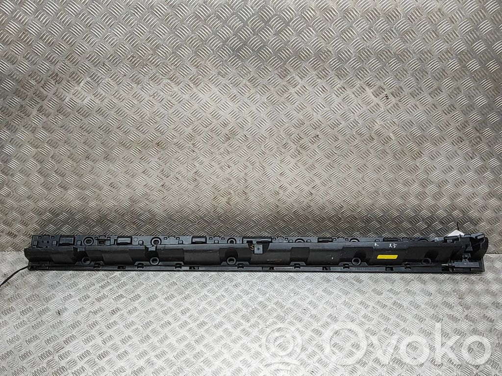 BMW X5 G05 Ślizg listwy progowej 