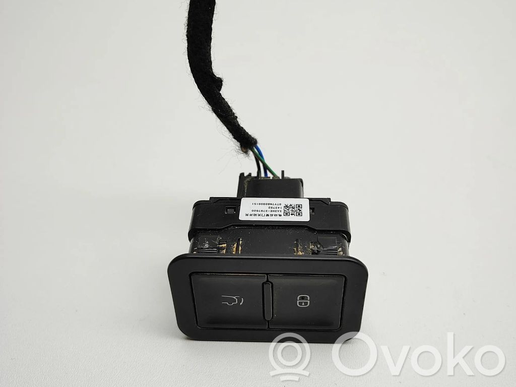 Tailgate/boot open switch button   SA3HE3797600