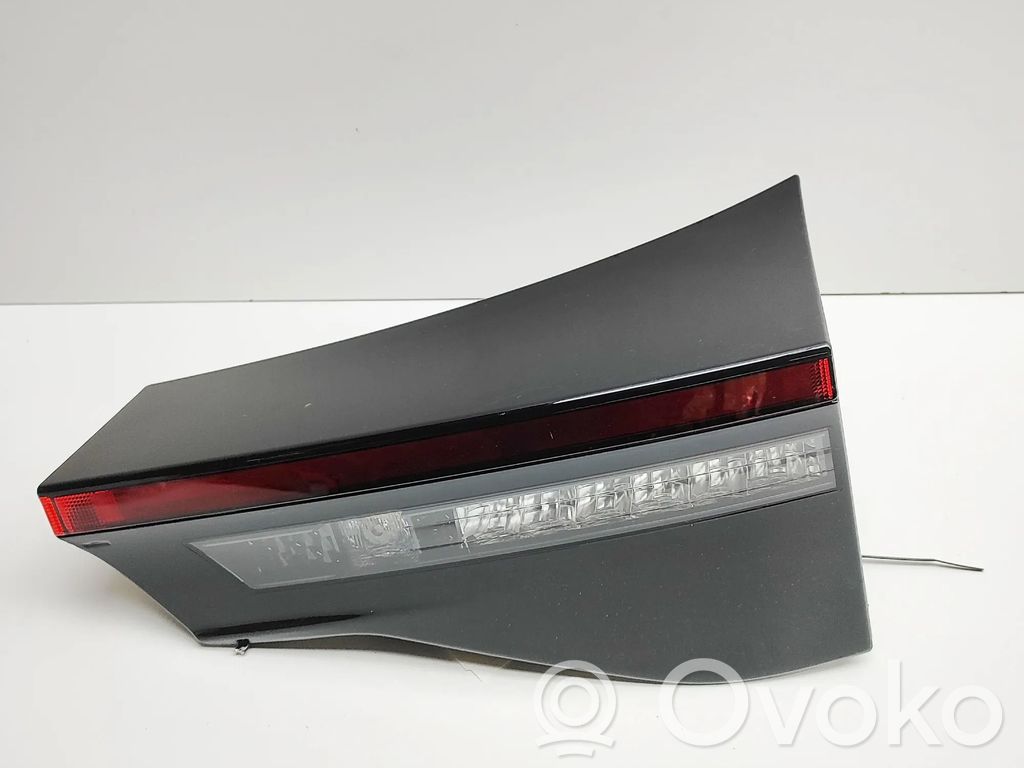 Toyota Yaris Cross Lampy tylnej klapy bagażnika 
