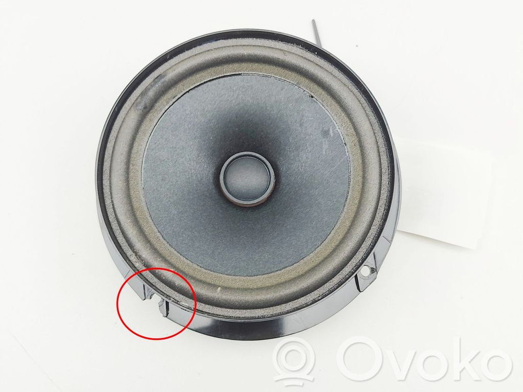Altavoz de la puerta trasera   11A035710