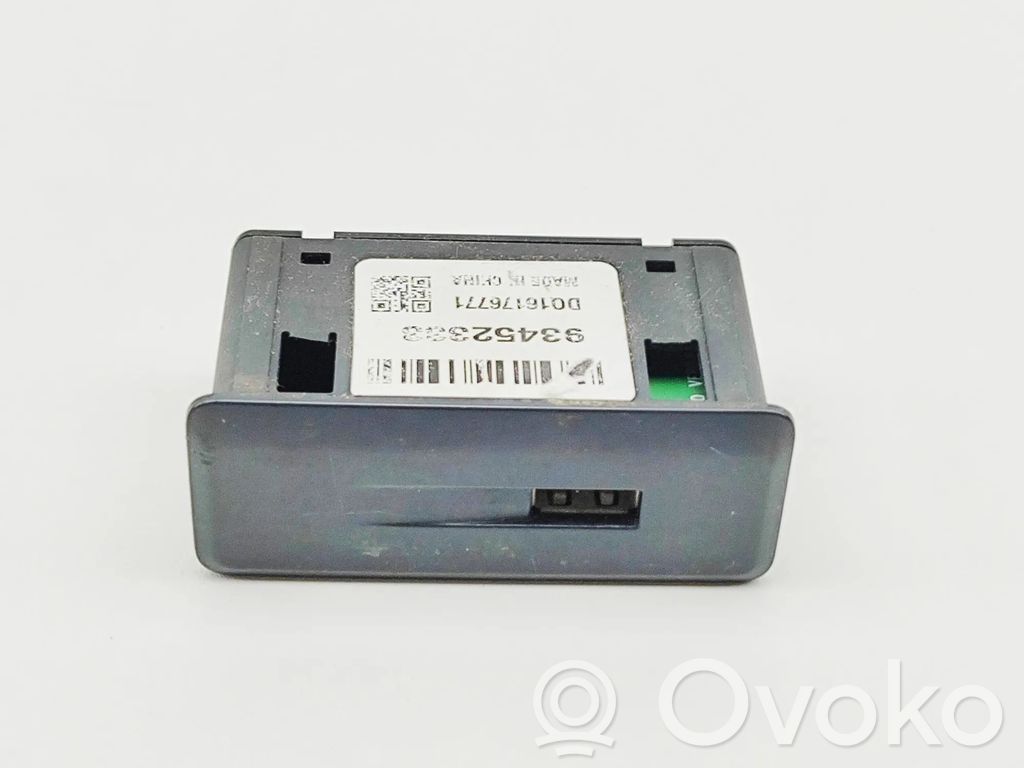 Opel Vivaro Enchufe conector USB 
