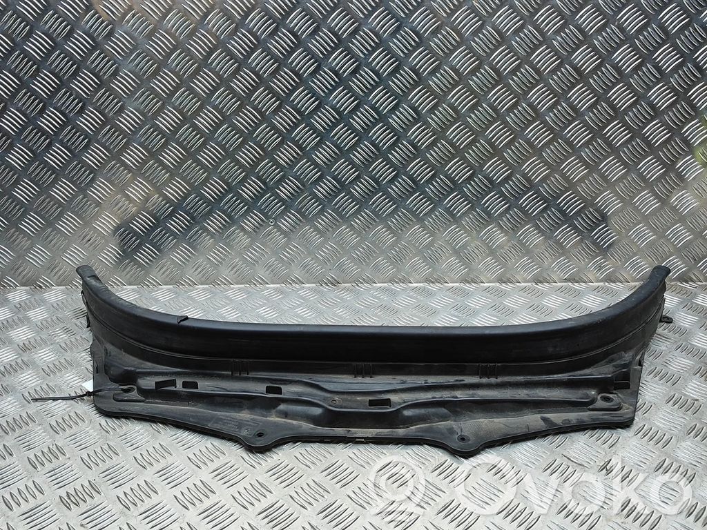 BMW 8 G15 Alte piese compartiment motor 