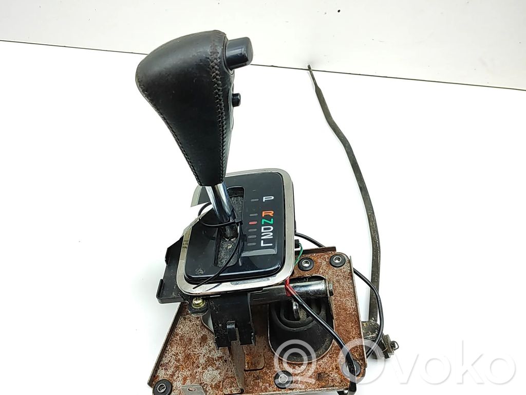Toyota Land Cruiser (J100) Lewarek zmiany biegów / górny