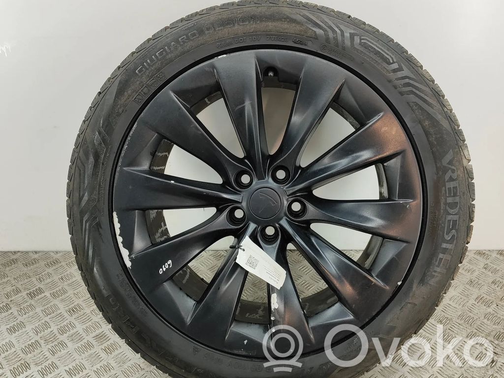 Tesla Model X R20 alloy rim 