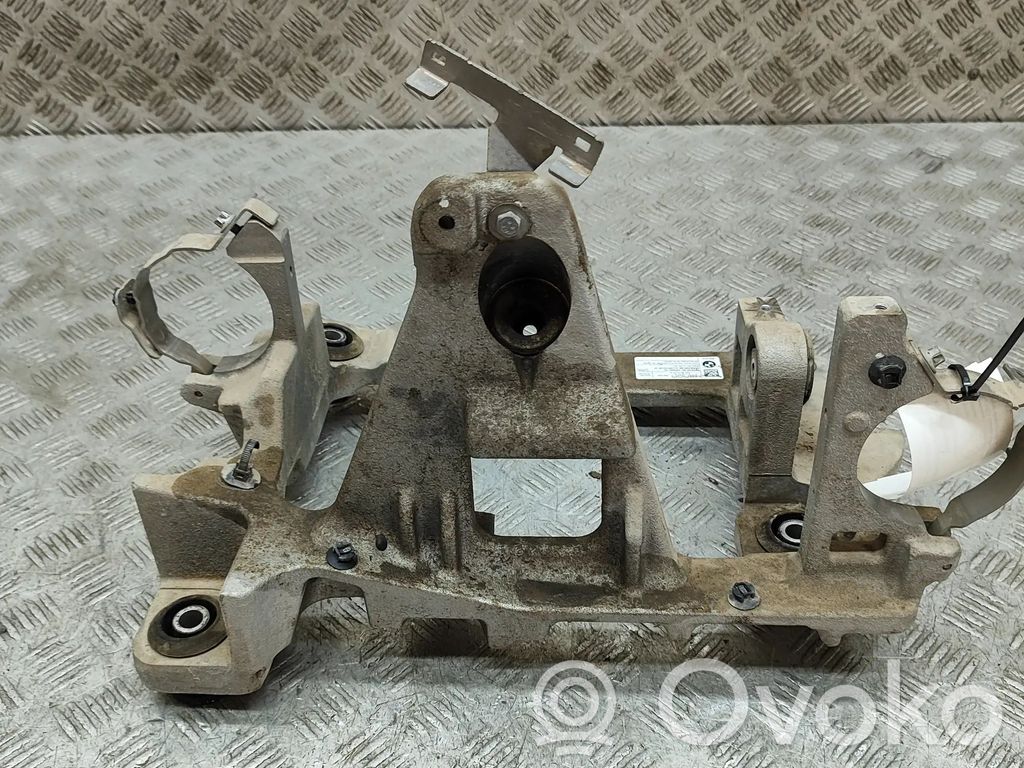 BMW iX3 G08 Soporte de montaje del compresor de A/C 