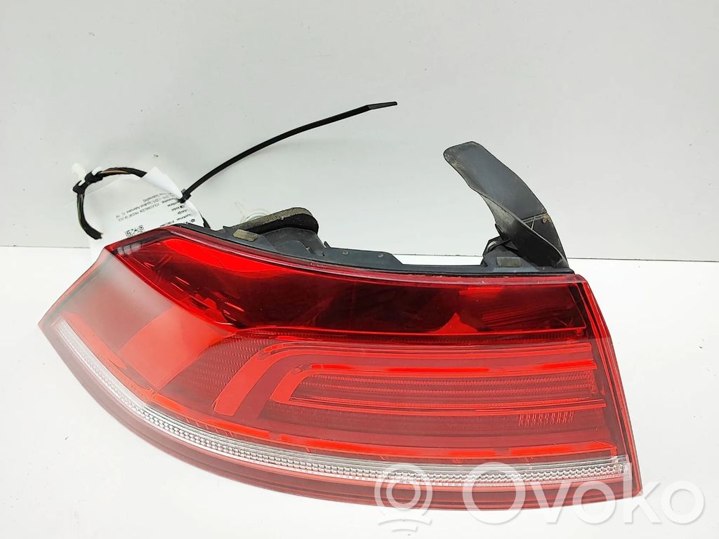 Volkswagen PASSAT B8 Lampa tylna 