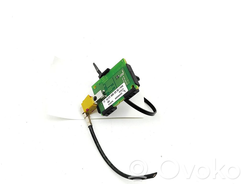 Mercedes-Benz A W177 GPS-pystyantenni 