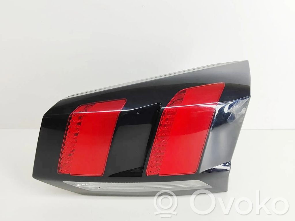 Peugeot 5008 II Lampy tylnej klapy bagażnika