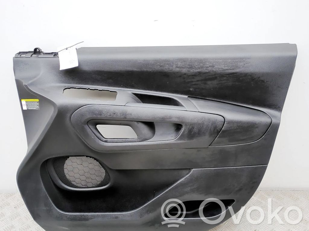 Peugeot Partner Etuoven verhoilu 