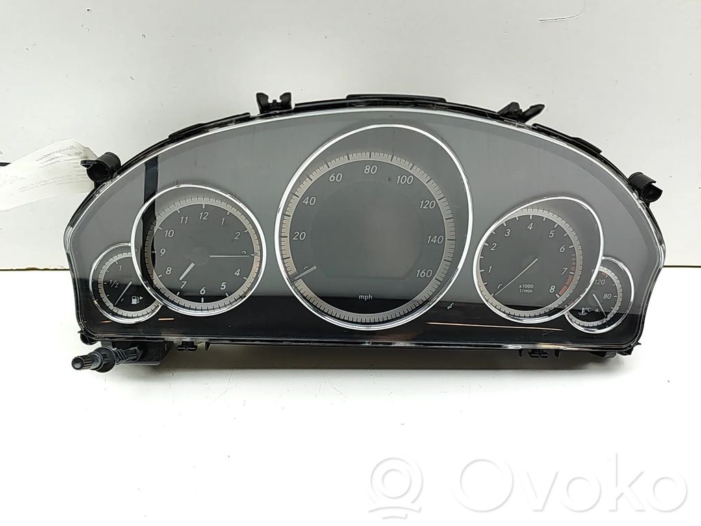 Mercedes-Benz E A207 Nopeusmittari (mittaristo) 