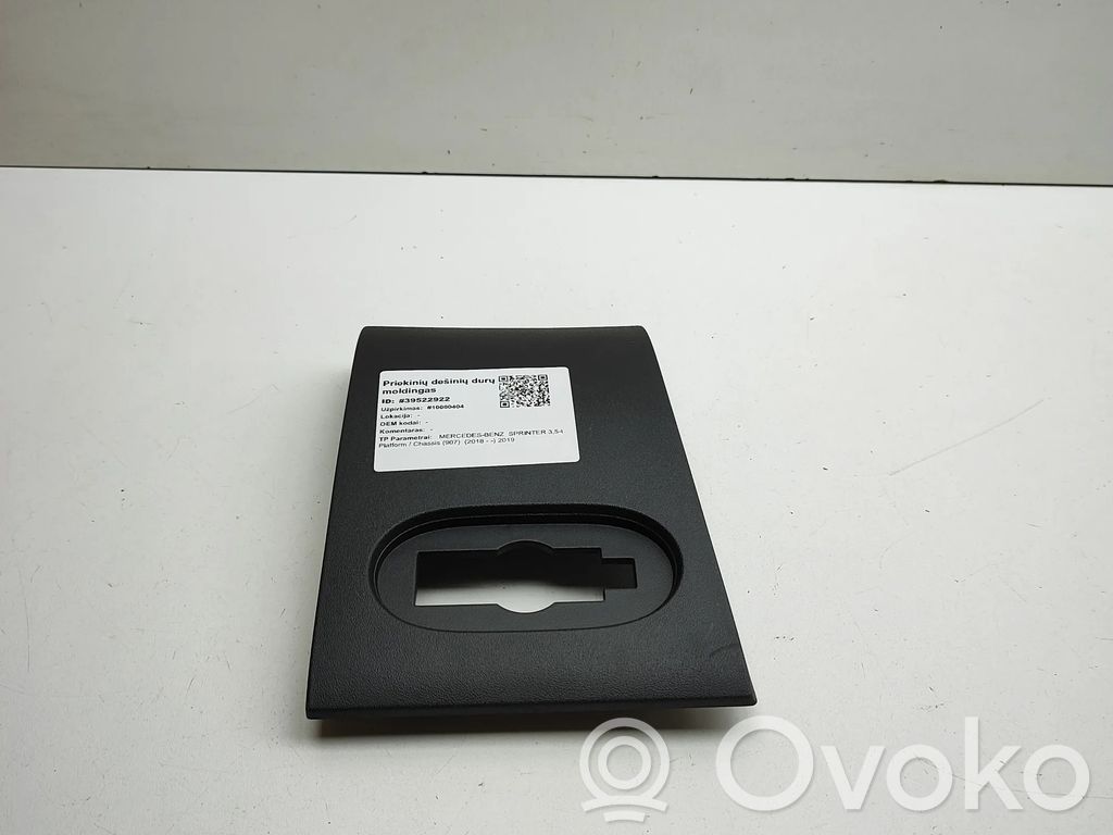 Mercedes-Benz Sprinter W907 W910 Moulure de porte avant