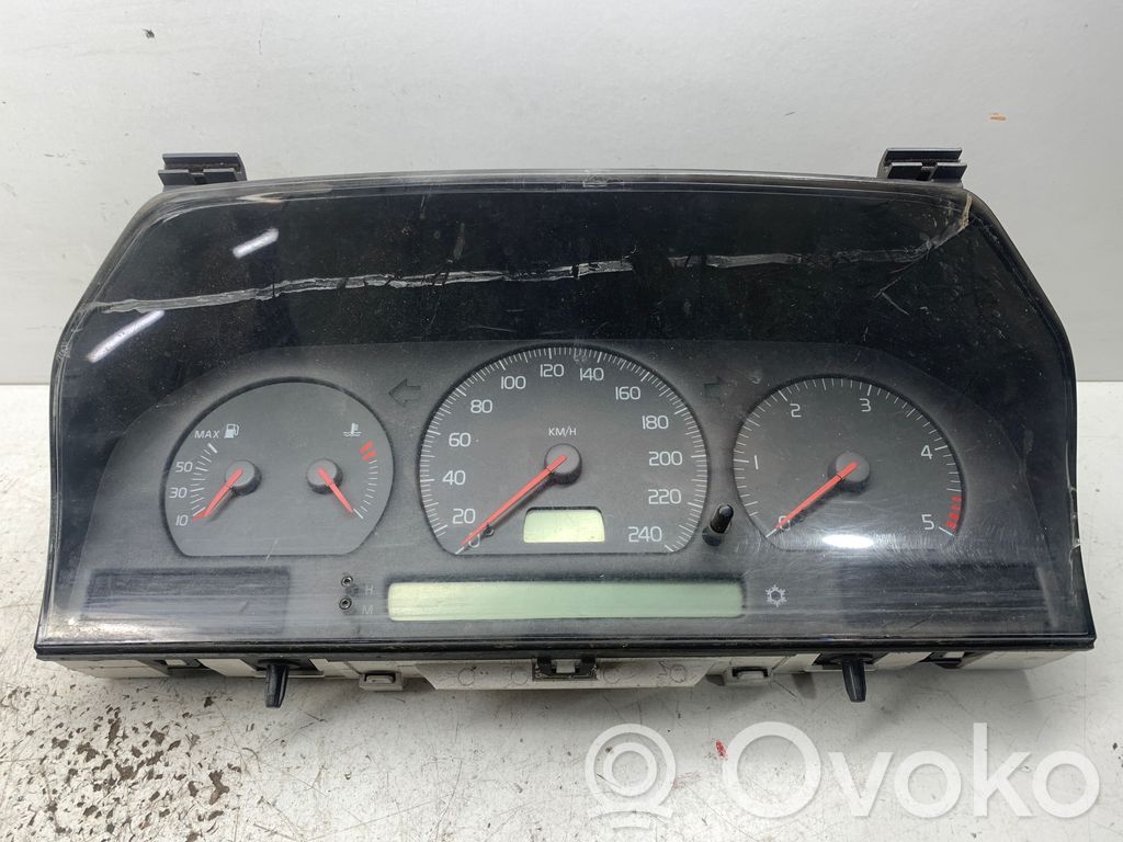 Volvo S70  V70  V70 XC Speedometer (instrument cluster) 