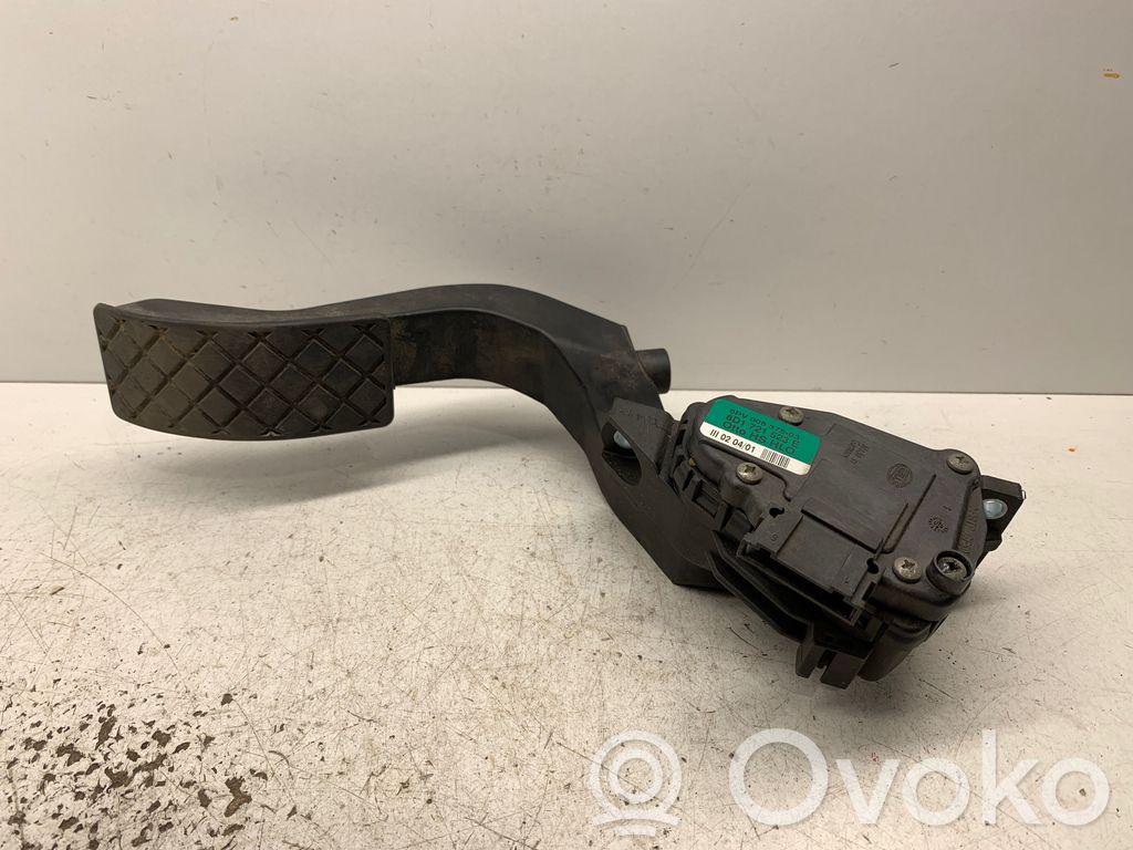 Volkswagen PASSAT B5.5 Pedal del acelerador 