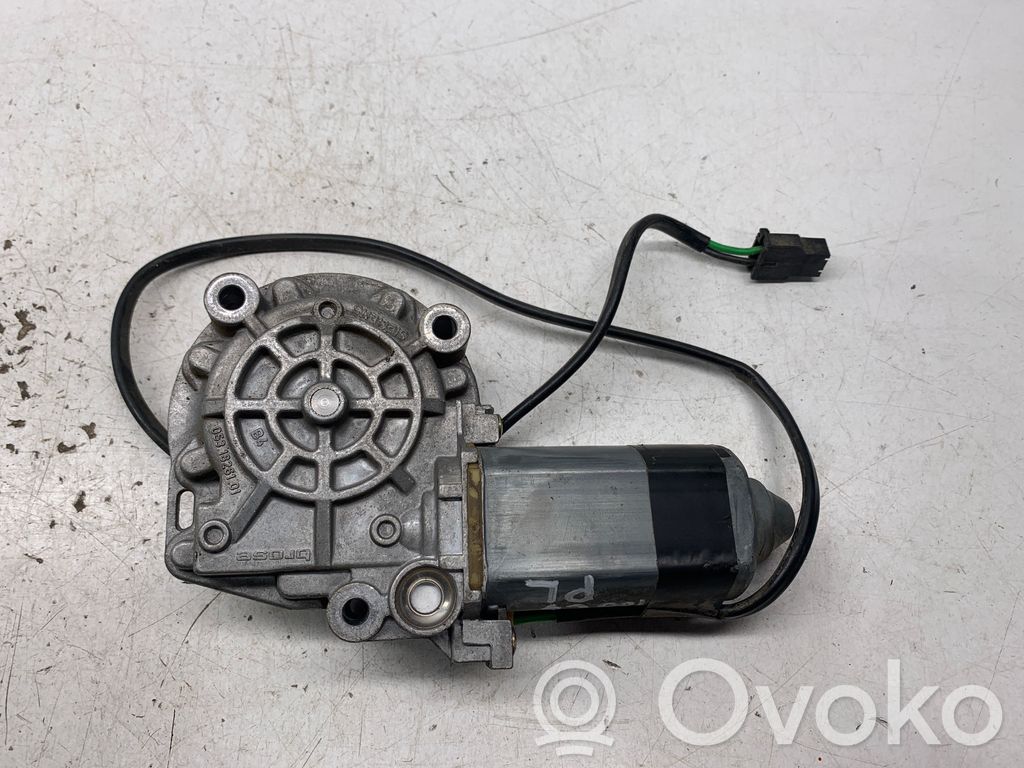Silnik regulatora szyby drzwi przednich   0531826101