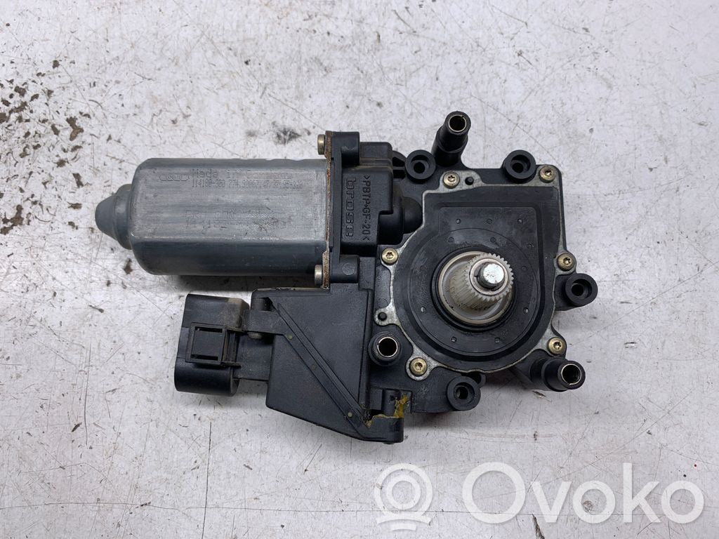 Silnik regulatora szyby drzwi przednich   114180300,8D0959802B,113846101,05071901
