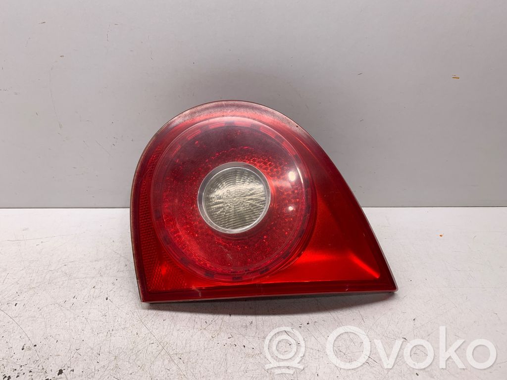 Volkswagen Golf V Aizmugurējais lukturis virsbūvē 