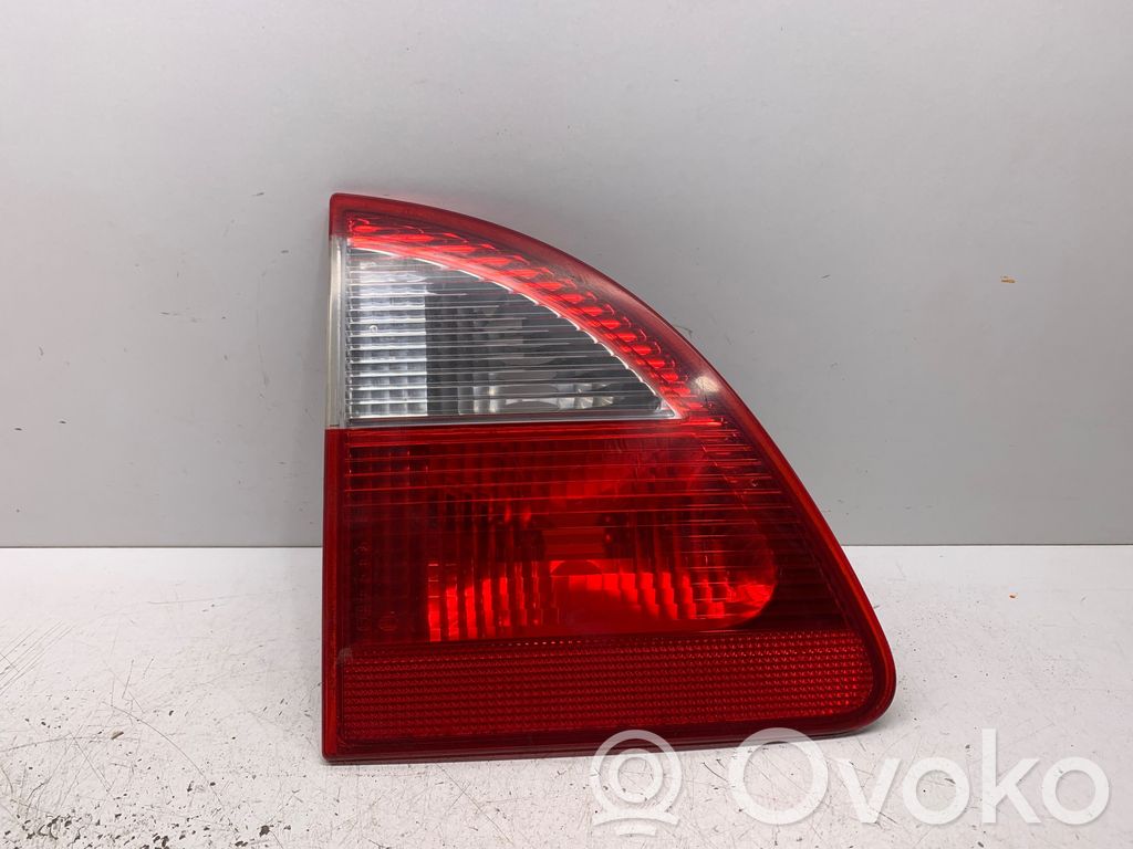 Ford Galaxy Aizmugurējais lukturis pārsegā 