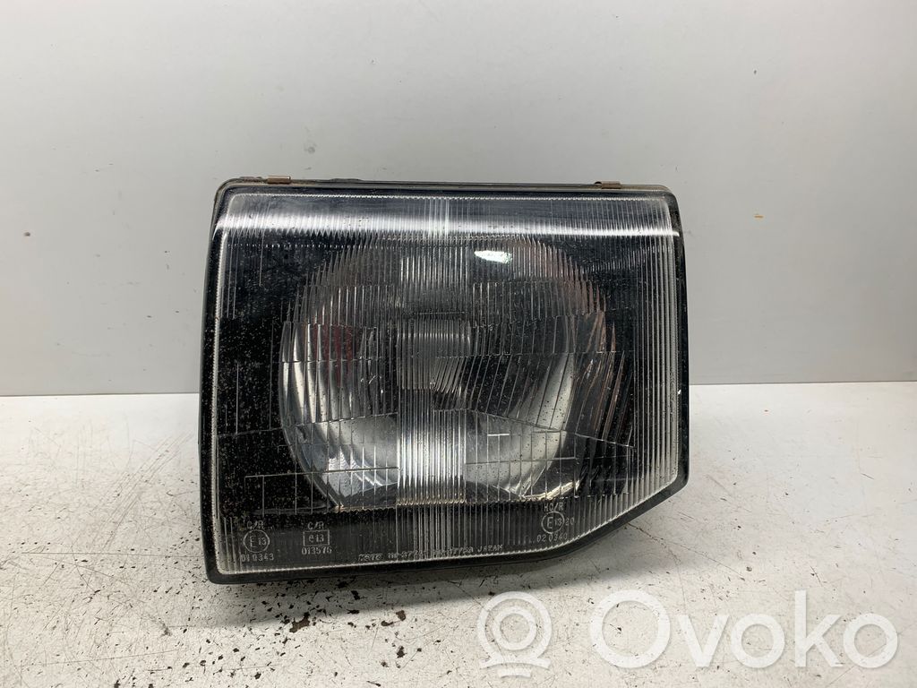 Mitsubishi Pajero Lampa przednia 