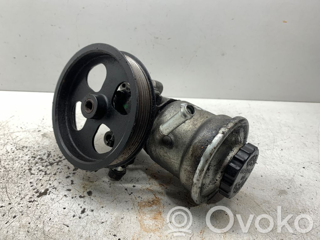 Toyota Avensis T250 Ohjaustehostimen pumppu 