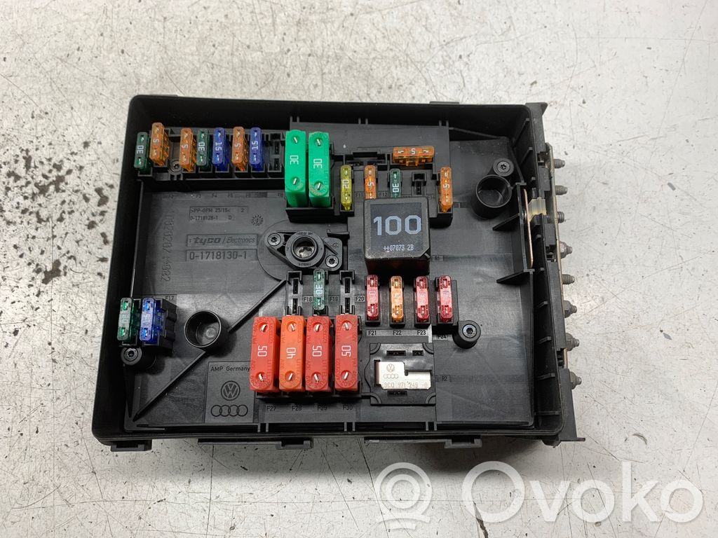 Volkswagen Touran I Fuse module 