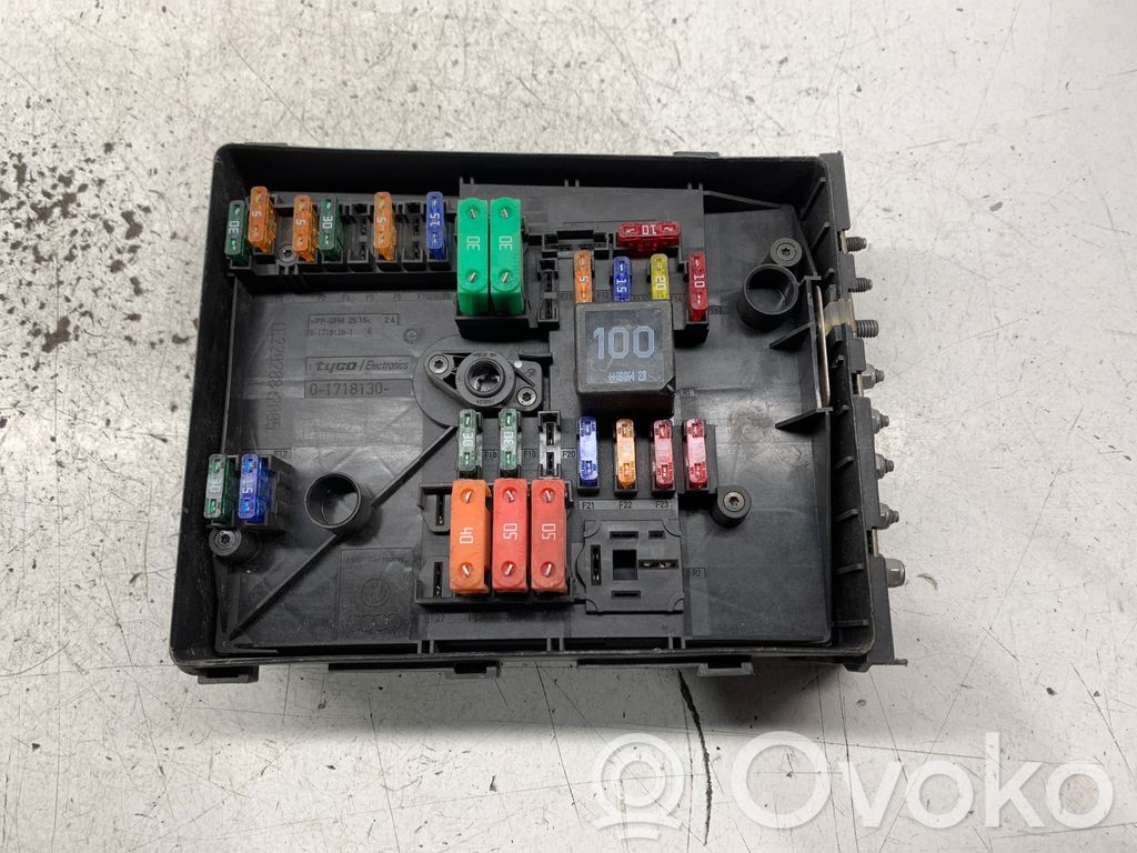Volkswagen Touran I Fuse module 