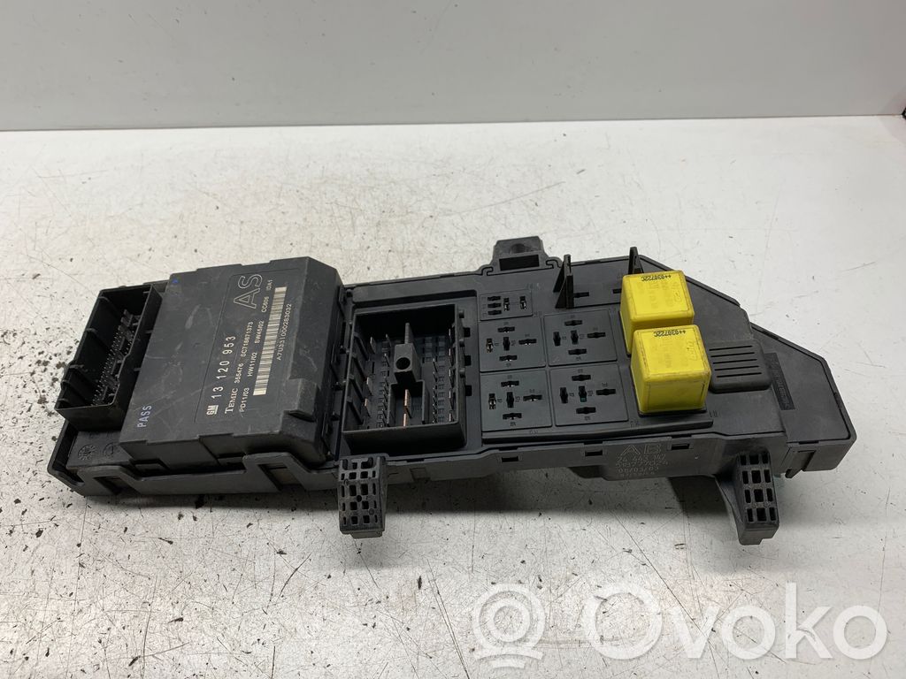 Opel Signum Fuse module 