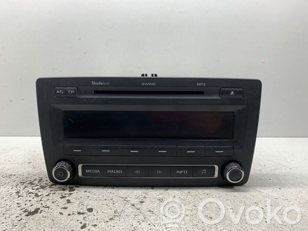 Skoda Octavia Mk2 (1Z) Panel / Radioodtwarzacz CD/DVD/GPS 