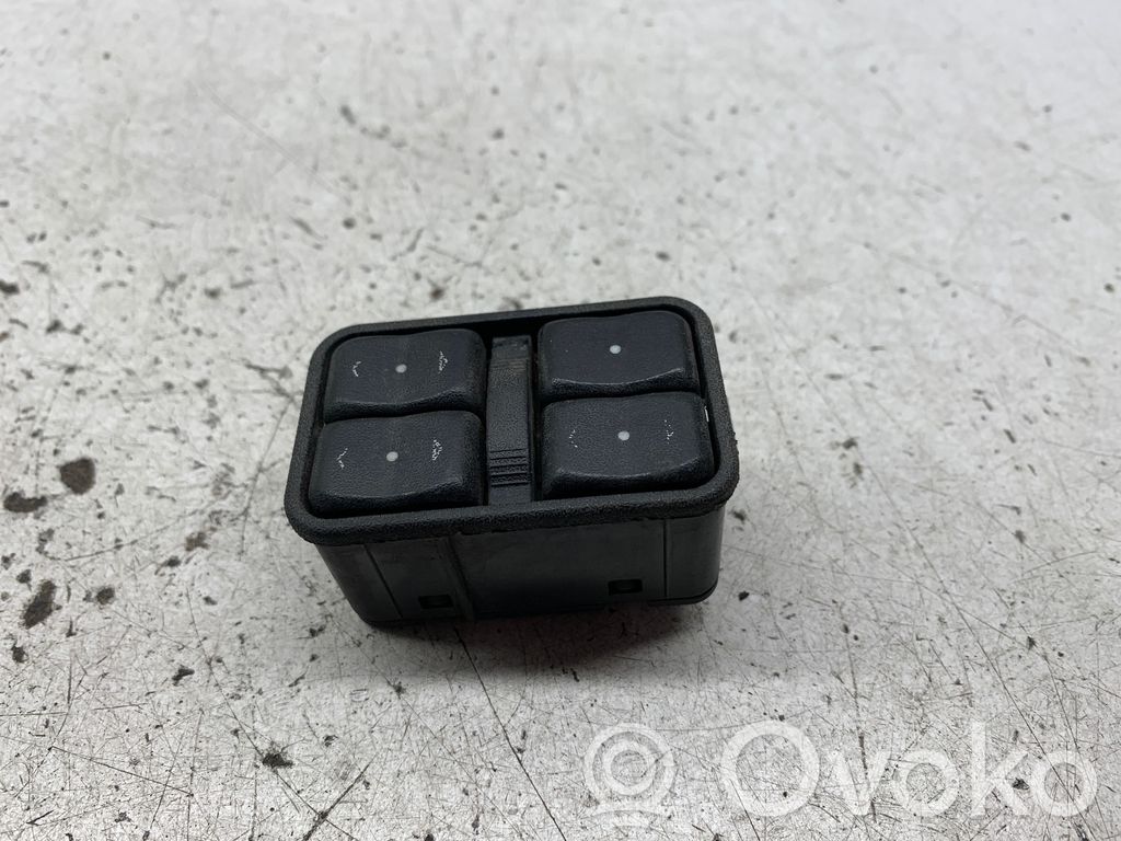 Opel Zafira A Electric window control switch 