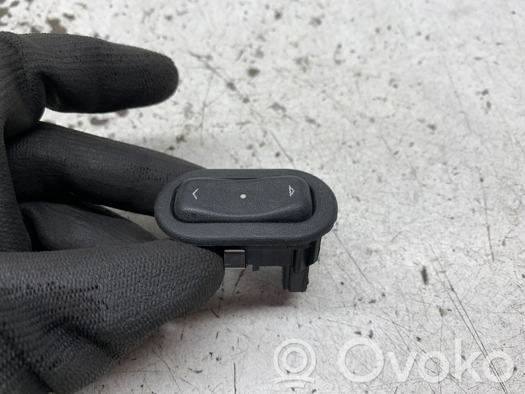 Opel Meriva A Electric window control switch 