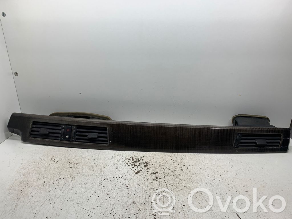 BMW 5 E60 E61 Centrinės oro grotelės 