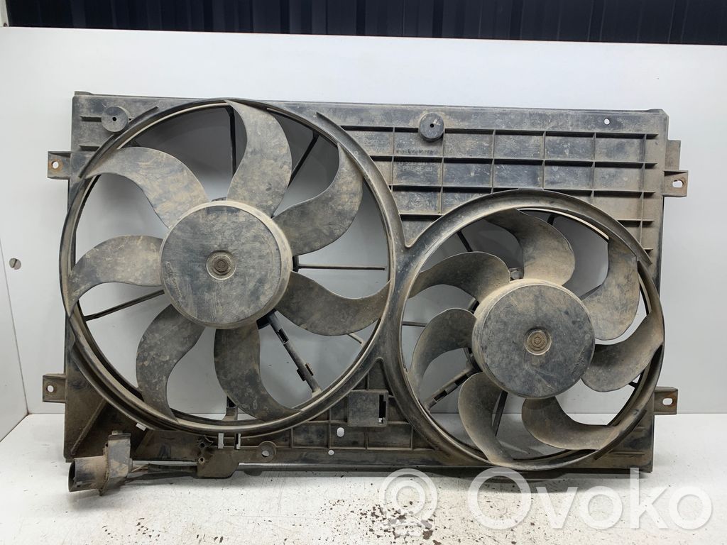 Volkswagen Golf V Jäähdyttimen jäähdytinpuhallin 
