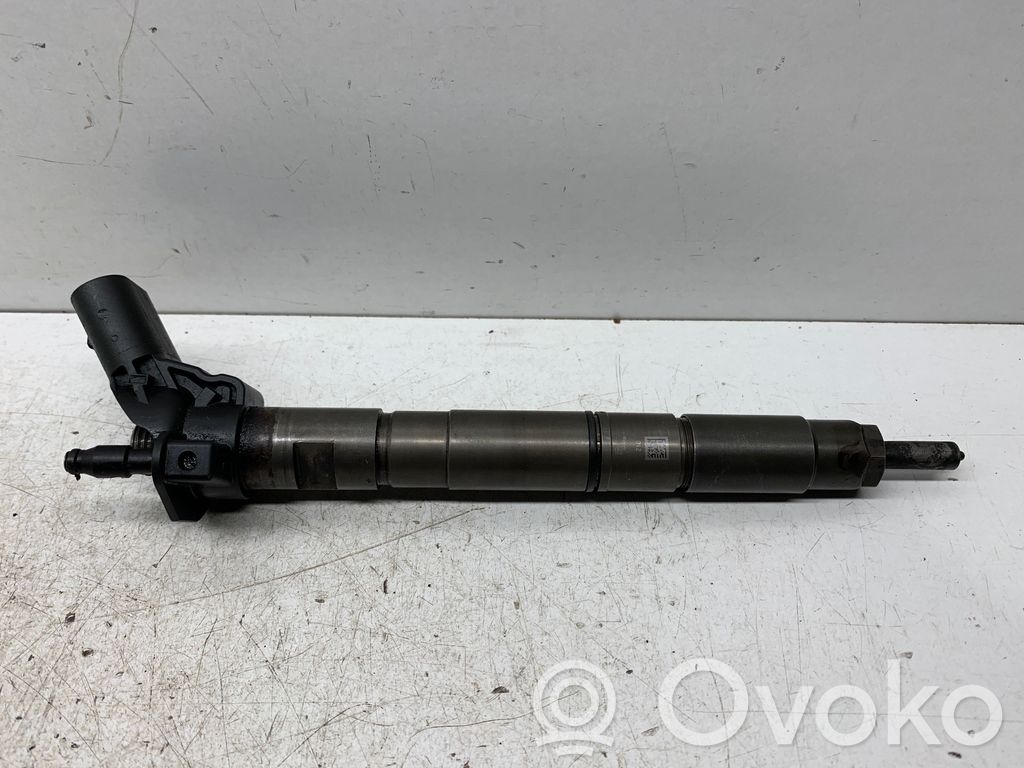 Audi A4 S4 B7 8E 8H Fuel injector 