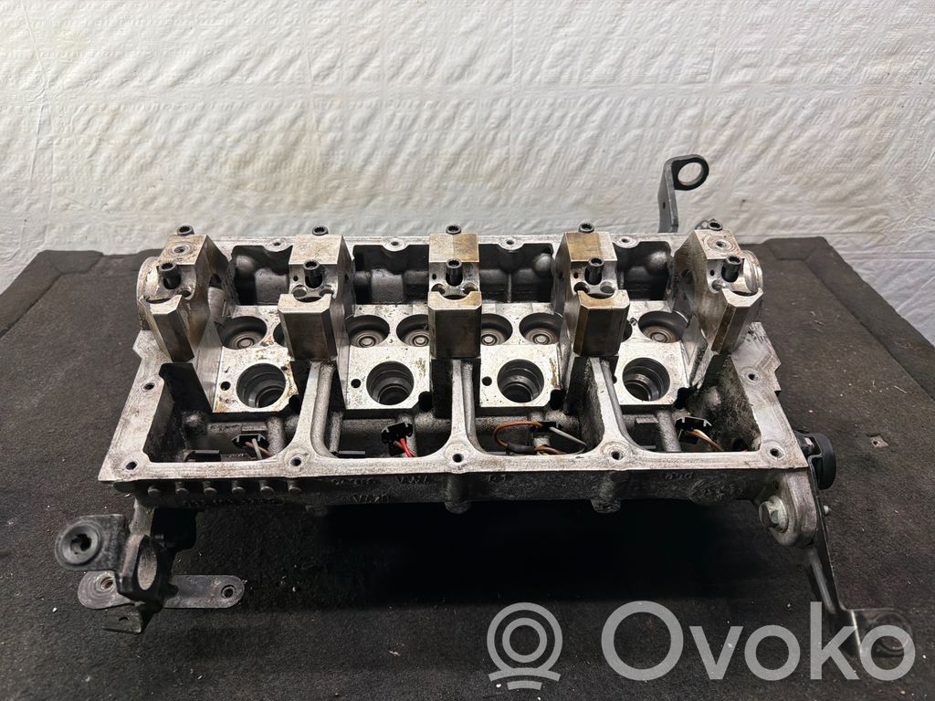 Volkswagen PASSAT B6 Engine head 