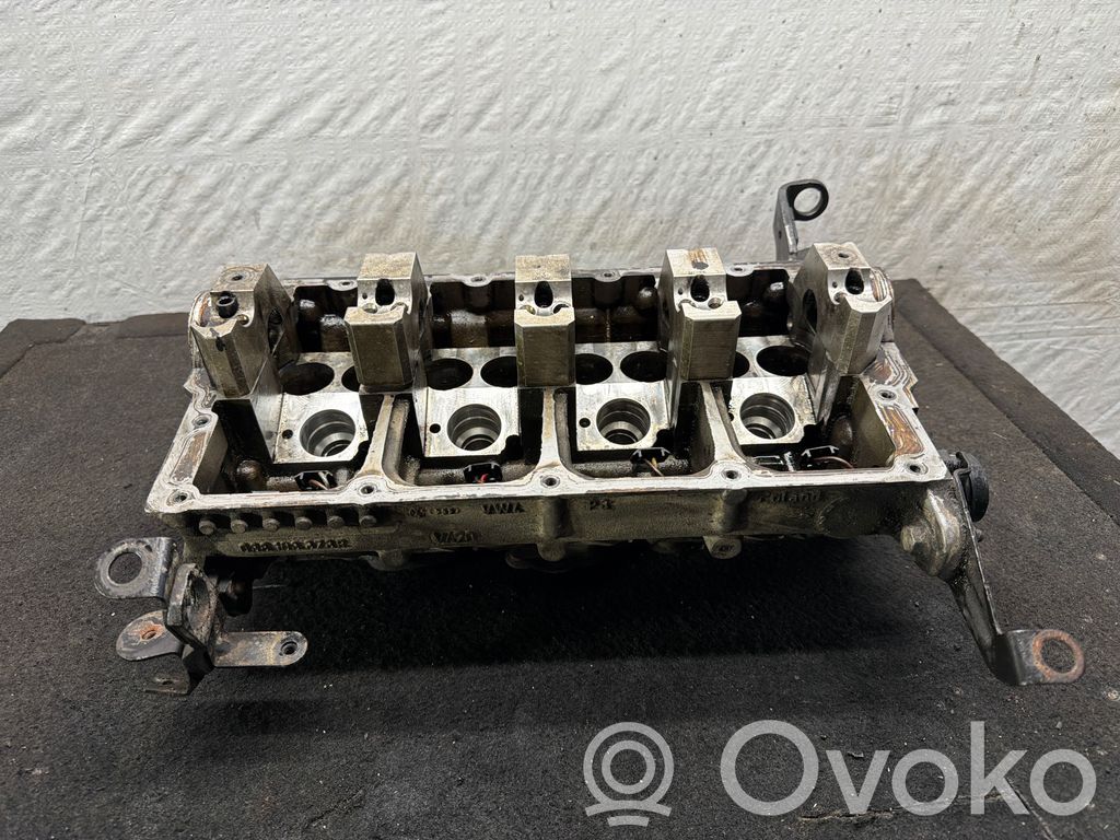 Volkswagen PASSAT B6 Engine head 