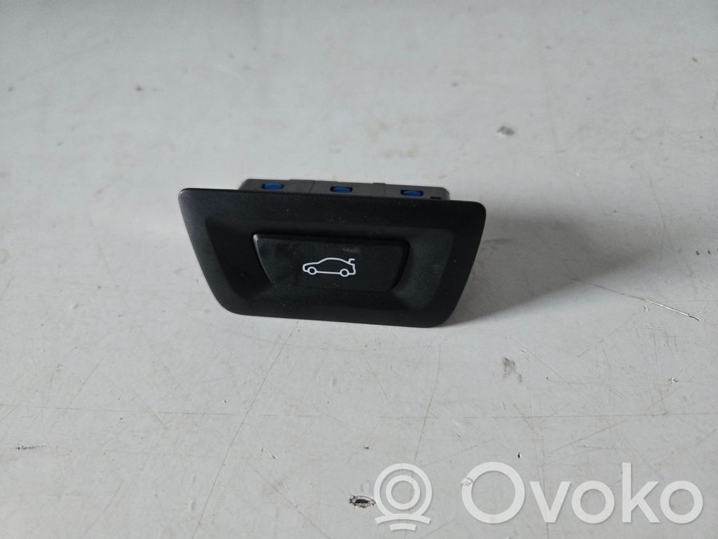 BMW X3 G01 Tailgate opening switch 