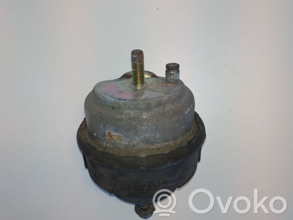 Volvo V70 Engine mount bracket 