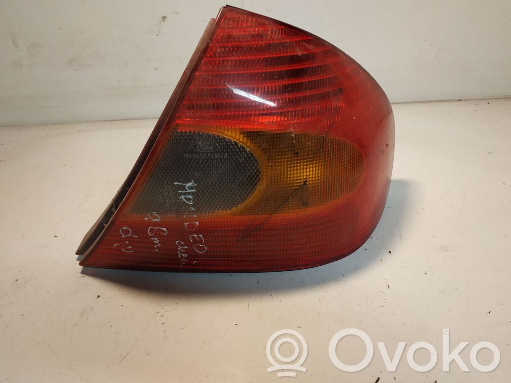 Ford Mondeo MK II Aizmugurējais lukturis virsbūvē 