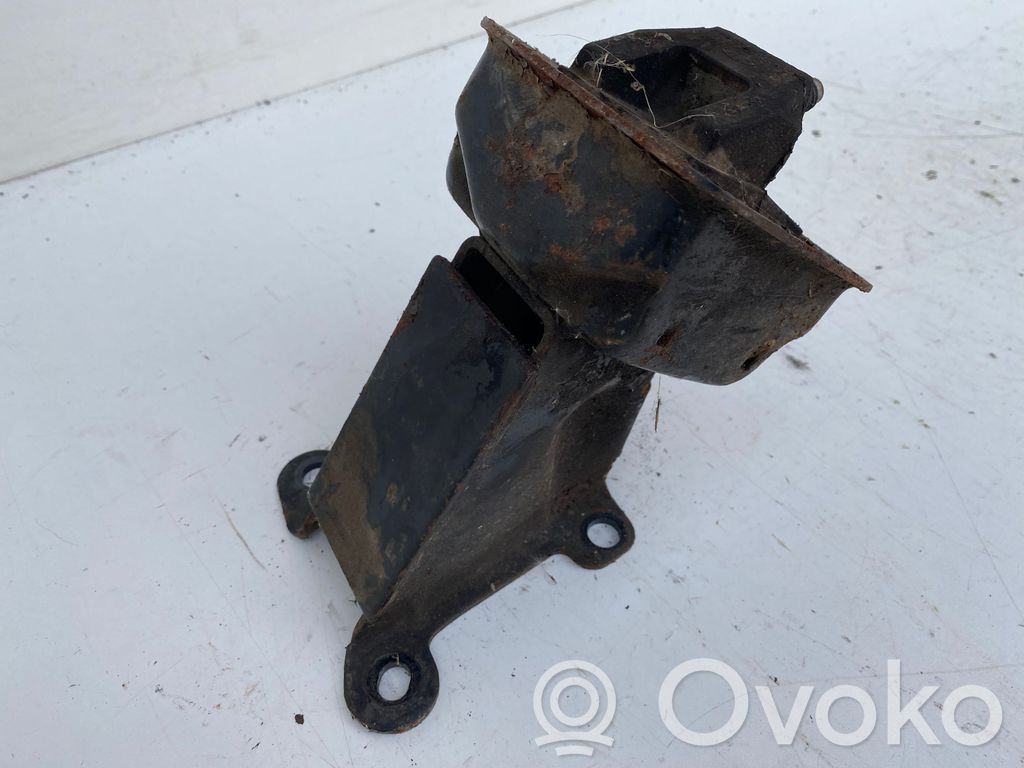Engine mount bracket