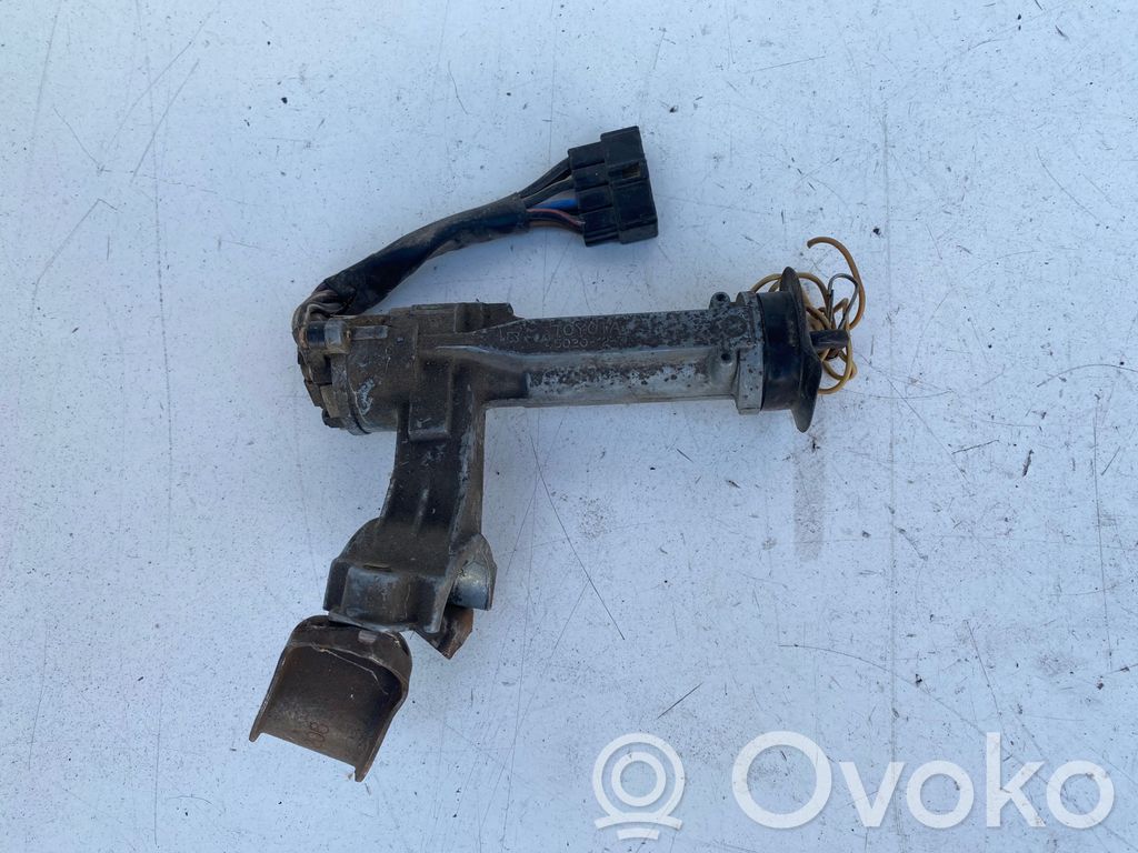 Toyota Corolla E90 Virtalukko 