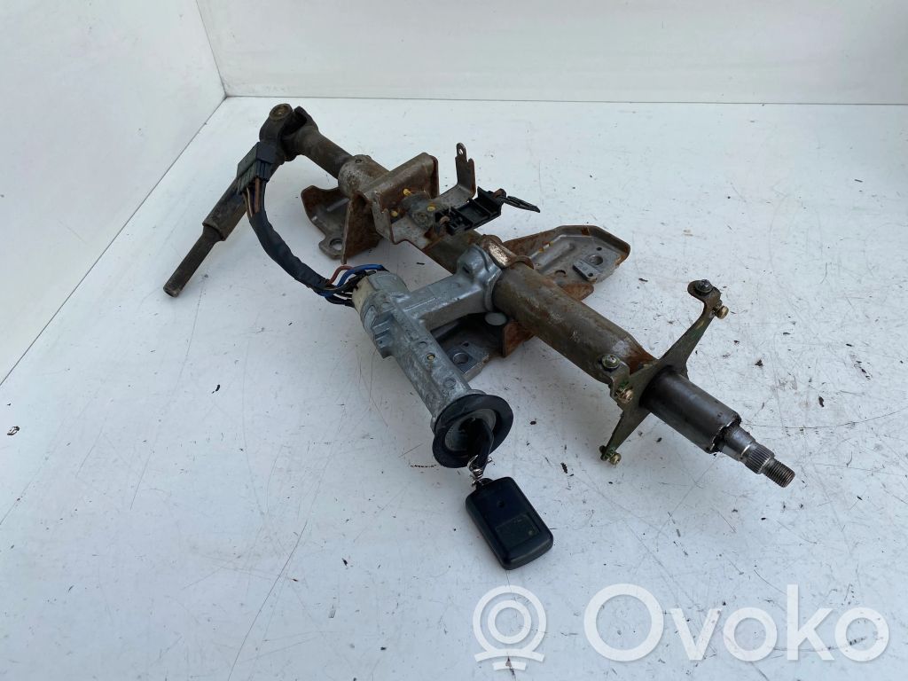 Toyota Corolla E90 Užvedimo spynelė 