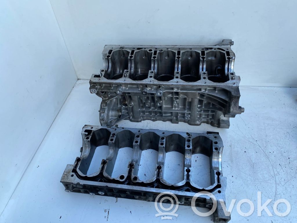 Volvo V70 Engine block 