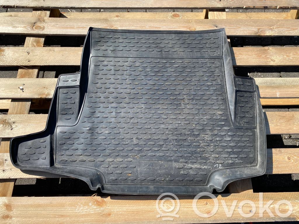 Rubber trunk/boot mat liner