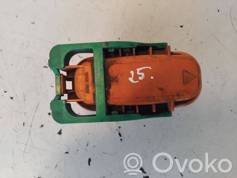 Nissan Leaf I (ZE0) Saugiklis 