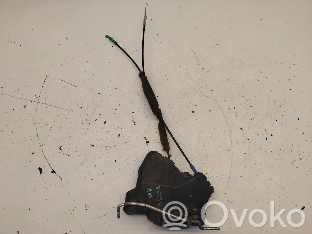 Toyota Corolla Verso E121 Front door lock 