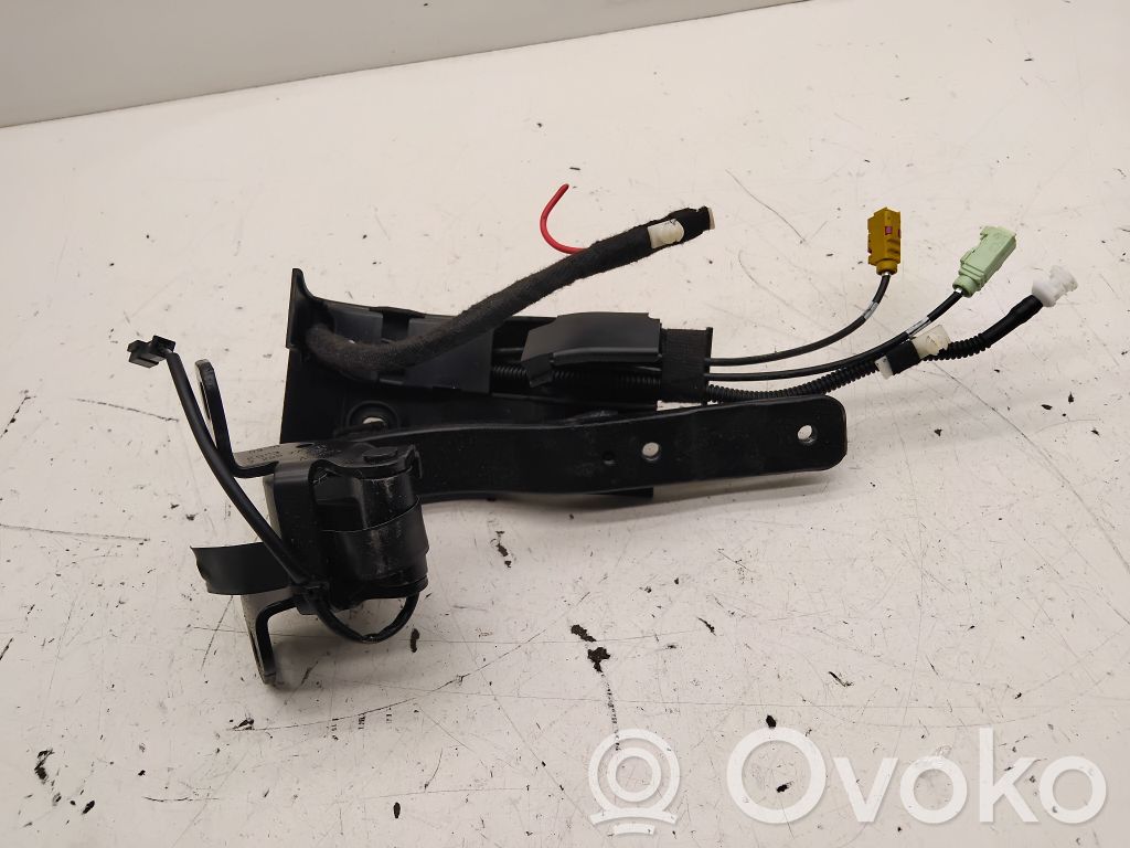 BMW i3 Tailgate/trunk/boot hinge 