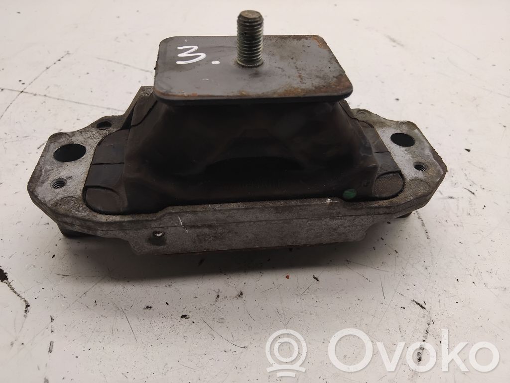 Mitsubishi Outlander Engine mounting bracket 