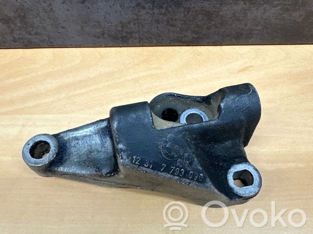 Soporte del alternador   7793090