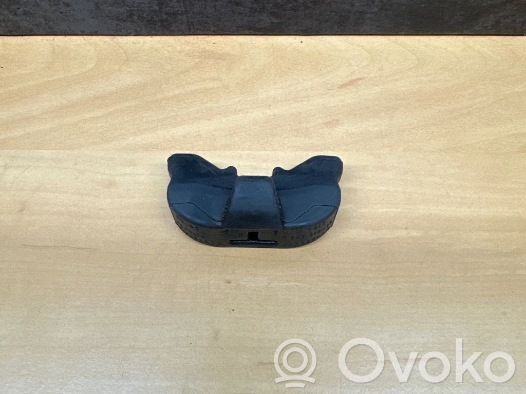 BMW 5 E60 E61 Radiator mount bracket 